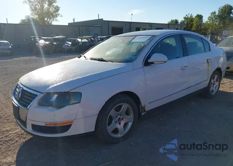 2008 Volkswagen Passat Turbo from USA, damaged, VIN WVWUK93C68E199351